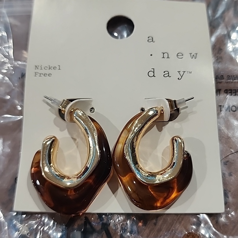 2 For $10 NWT Earrings By a new day - Picture 3 of 3